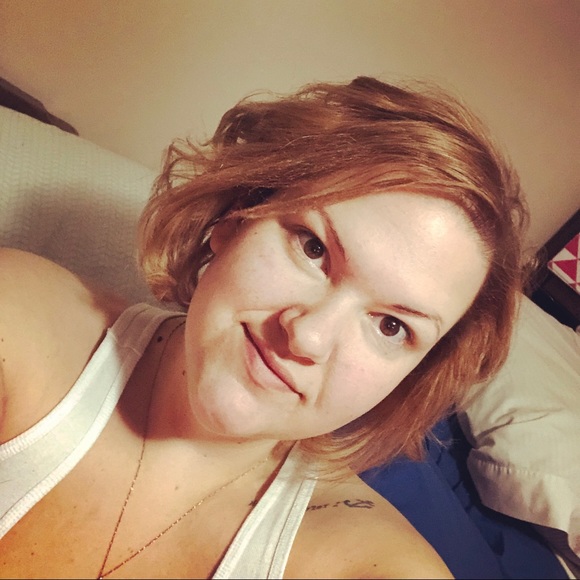 Meet your Posher, Stephanie - Picture 3 of 8